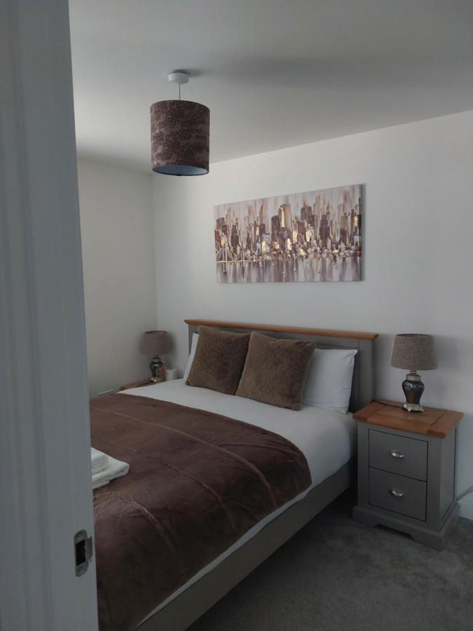 Beautiful 4-Bedroom House With Private Garden & Parking Edinburg Exteriör bild